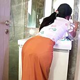 Asiatisk sød babysitter forfører chef med sensuel muff diving hjemme