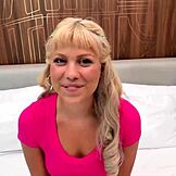 Высокая худенькая блондинка-подросток 18+ сосет член в POV как профи