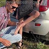 Geil voetfetisj plezier in de natuur met mager stel