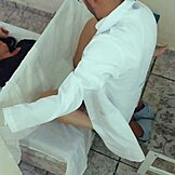 Doktor ginekologi punk rahsia tertangkap dalam rakaman bocor kongkek brunette Latina di luar di Brazil.