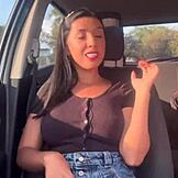 Έκανα squirt στο αυτοκίνητο του φίλου μου αυτοϊκανοποιούμενη με Candyhub toy έξω