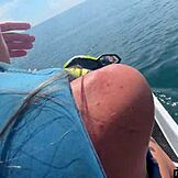 Mackenzie Mace Liar Kongkek Jetski POV dengan Voyeur, Pepek Pancut