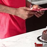 kurba mlada ženska jezdari velik kurac v hd kontrastu