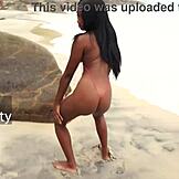 Süße Brasilianerin Jasminy Villar lässt sich am Nacktstrand doppelpenetrieren, während die Menge zusieht