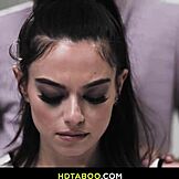 Cheerleader Ms. Hensley lost cijfers op met Ricky Spanish