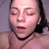 18-летняя красотка становится идеальной покорной игрушкой для ебли!