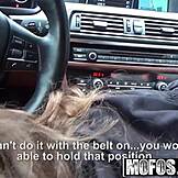 Oye, mira a la adolescente varada de 18+ Taissia Shanti tomarlo en el culo para un paseo!