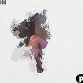 娇小少女Sophie户外穿性感内衣摆姿势