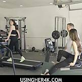 Приятелката на завареницата Alexia Anders и Mia Taylor се включват в freeuse крем пай игра