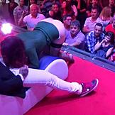 Zenda Sexyho veľké prirodzené cicí poskakujú pri verejnom španielskom hardcore sexe