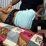 Teen hottie khianat pacar di meja pijat panas kita