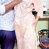 Desi Sali espreme a carga do Jija nas tetas grandes dela