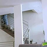 Faraj ketat Alyce Anderson dikongkek keras oleh kote matang dalam posisi liar