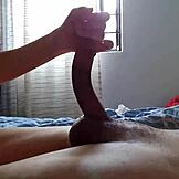 Švagrová Mia mokrá v pyžamu se plíží na ranní zábavu