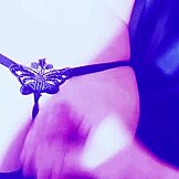 Amatööri teini 18+ tyttö houkuttelee kaverin häpeättömään anaalinaimiseen ja syvään kurkkusuuhun.