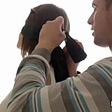 Halfnaakte strakke tiener krijgt haar uitgerekte kont hard geneukt