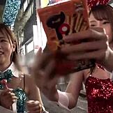 فتاة الأرنب تهز خصرها الإغرائي لعيد الهالوين