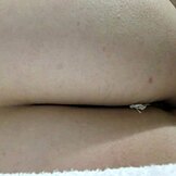 Close-up intens al orgasmului umed și pulsatoriu cu tampon înăuntru