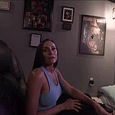 Fångad på att runka av kompisens heta mamma! Alyssia Vera sväljer i del 2!