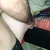 내 아내의 흥분한 엉덩이, 깊은 삽입을 위해 나에게 그라인드