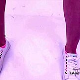 Kdo je ta úžasná brunetka, která se nechává prdelí jebat na castingu?