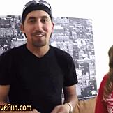 فتيات حفلة 18+ يركبن الزب الصلب في عمل جامد