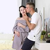 미아 파커 - 커플 산책이 뜨거운 애널 액션으로 변해