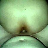 Zblízka análny sex s 18-ročnými tínedžerkami prírodnými prsiami v POV