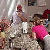 Wow, freak kecil 18+ Freya Von Doom datang jumpa ayah tiri dan isteri baru untuk fun liar! 😜