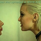 April Olsen en Kenzie Taylor herverbinden in intiem lesbisch moment.