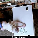 Mlada se izogne kazenski evidenci z oddajo policaju v garaži. Upognjena in dominirana v hardcore kazni