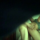 그의 제자가 방에서 박히는 거 녹화함