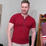 Busty russisk skolejente 18+ rir enorme kukker med venninnene sine