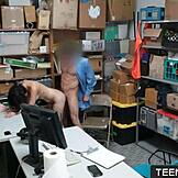 Drsný kancelářský sex s nadrženou teen zlodějkou z pohledu.