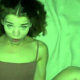 Χαριτωμένη Ισπανίδα νεαρή Sabrina τρυπιέται στο κοιτώνα