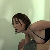 Lia Louise παίρνει πρώτη διπλή διείσδυση στον κώλο και την πούτσα με Γερμανίδα νεαρή