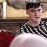 Üvey anne Mona Wales üvey oğlu tarafından anal pompalanıyor