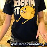 Linda teen 18+ letã Miss Julia no chat webcam do Avidcams em vez de jogar Fortnite.