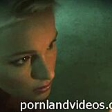 Sarışın 18+ genç kız 2 büyük sikle vahşi anal üçlü yapıyor