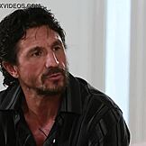 Hej Elsa Jean, prečo priznáš závislosť od sexu so staršími mužmi?