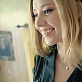 Korkmuş üvey kız kardeşler üvey kardeş tarafından Halloween seks için kandırılıyor