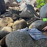 Junges Paar wird heiß und schwer auf öffentlichem Strand. Missionar und Blowjob mit Meerblick!