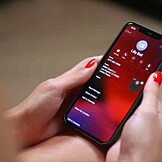 Micuța Lilly devorează pulă neagră mare a lui Anton cu pasiune.