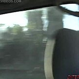 Hej, poglej to parkovsko punco, ki obvlada dva ogromna črna kurca naenkrat!