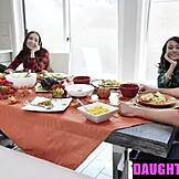 חלק 1, אבות חורגים מתאחדים לארוחת ערב שובבה של הבנות - daughterlust