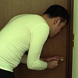 可爱日本18+少女和变态老男人疯狂。他妻子不在时停不下来。