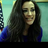 Csintalan Emily Willis kemény leckét kap a scissoringban! 😈