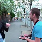 Kluk pomáhá s kontrolou panenství a jezdí na panenské sladké v nemocnici