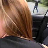 Młoda 18+ laska potrzebuje kasy, więc rozkłada nogi na zewnątrz