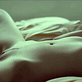 Czeska laska eksponuje swoją ciasną cipkę w surowym pokazie ogromnych atutów